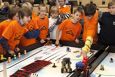 Regionalwettbewerb 2012: von Saldern gewinnt das Robot-Game